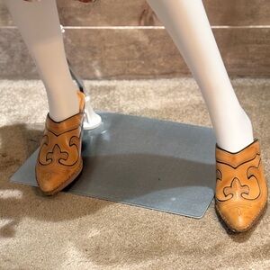 Frye Tan Leather Pointed Mule Clogs with Western Stitching